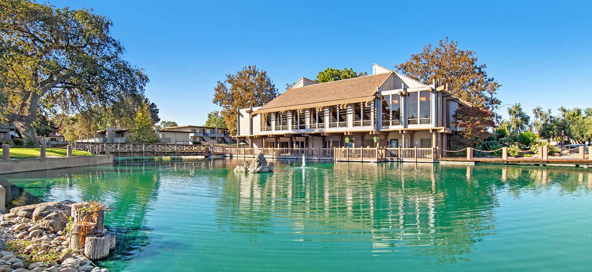 Marina Playa building exterior and pond