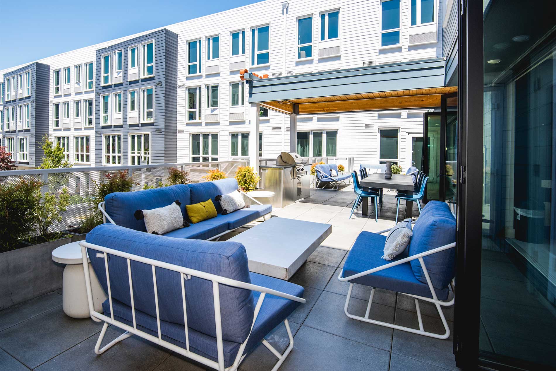 Apartments in Sellwood-Moreland with outdoor lounge area