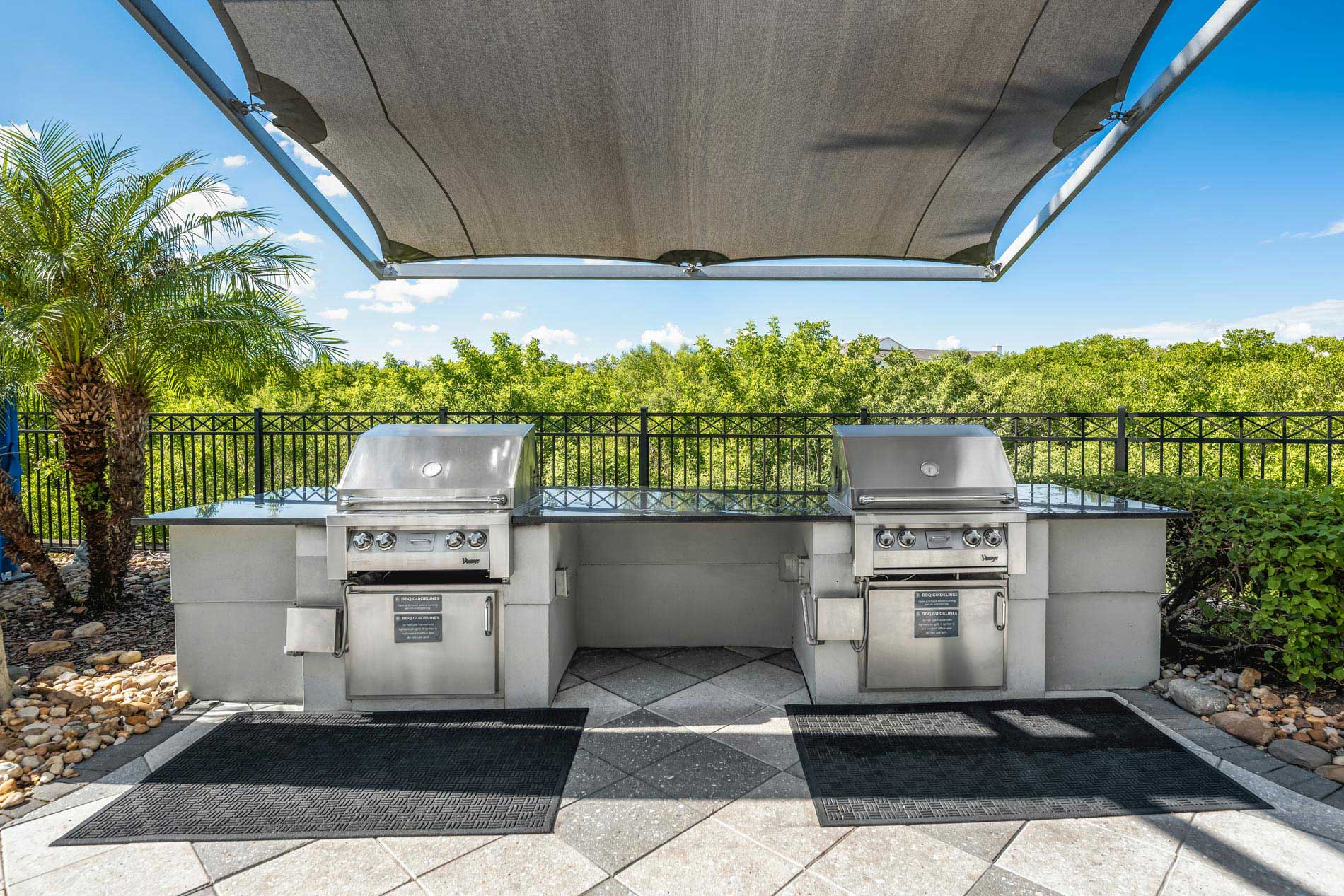 Peridot Palms grilling area