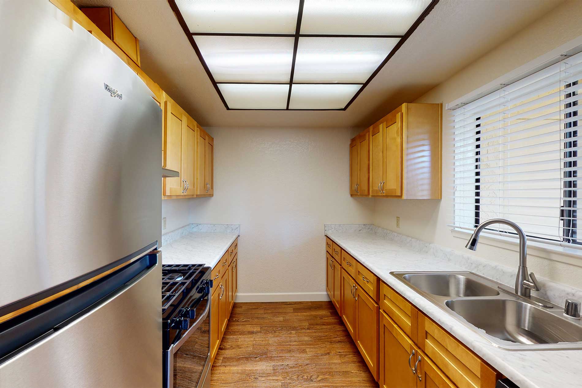 Pointe at Harden Ranch apartment kitchen