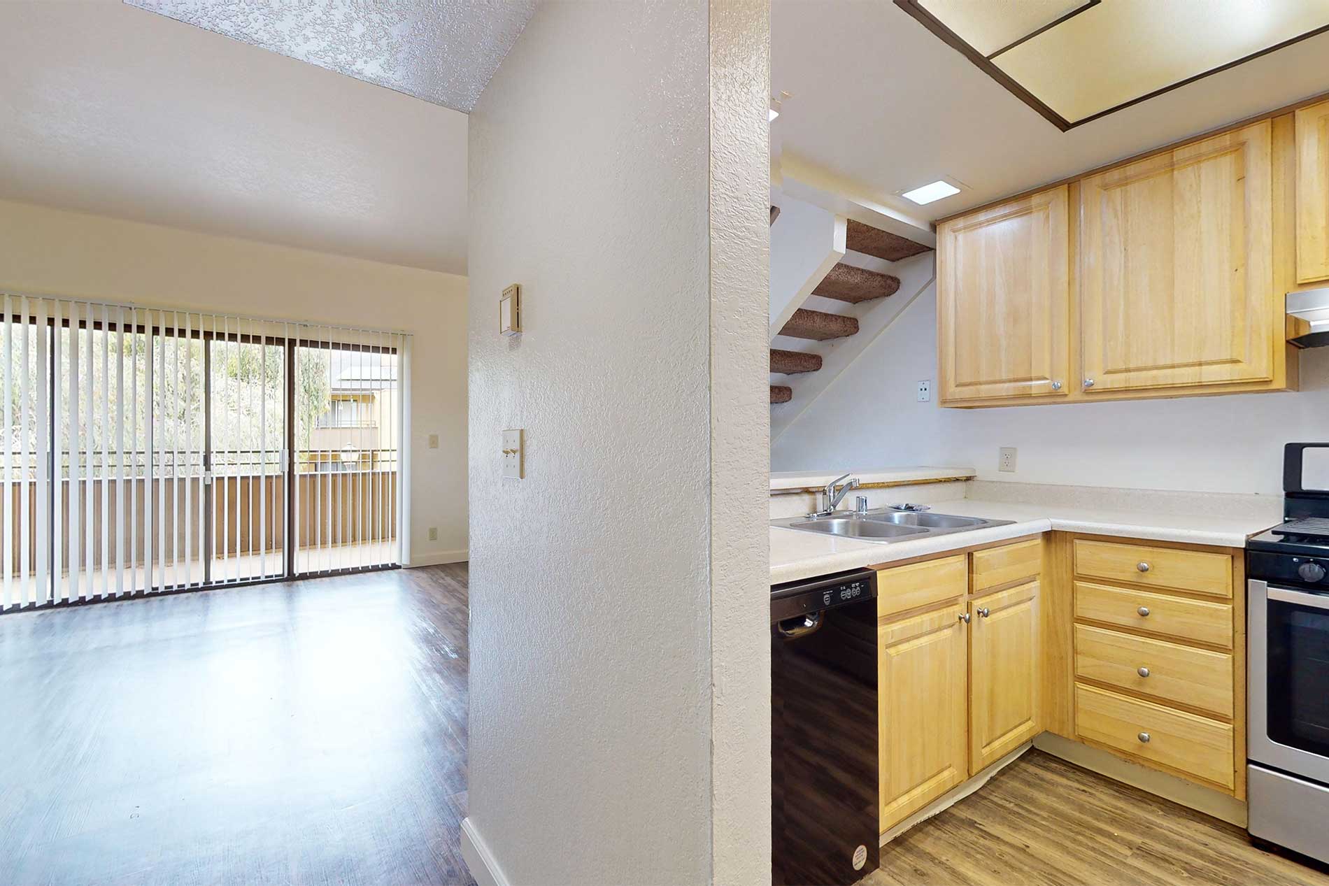 Pointe at Harden Ranch apartment kitchen