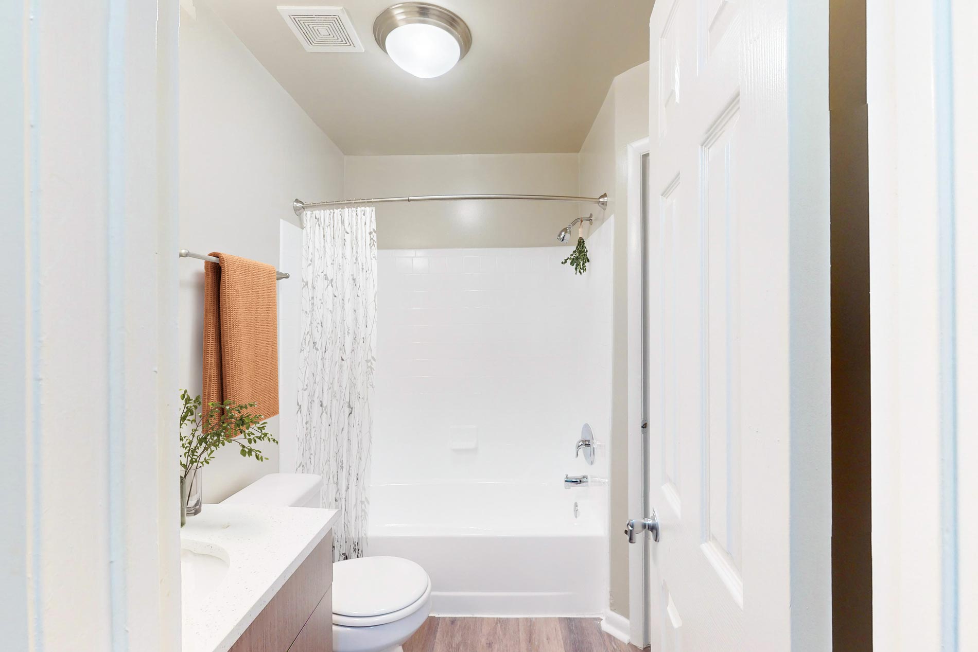 Ridgewood staged bathroom