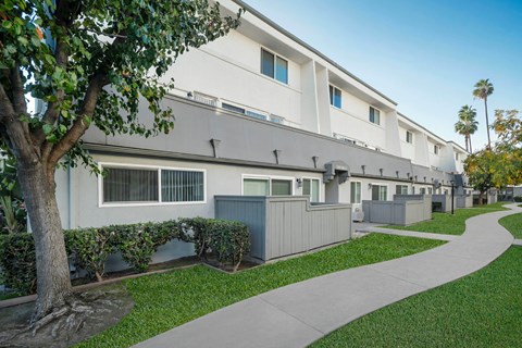 Rosebeach Apartments Building Exterior