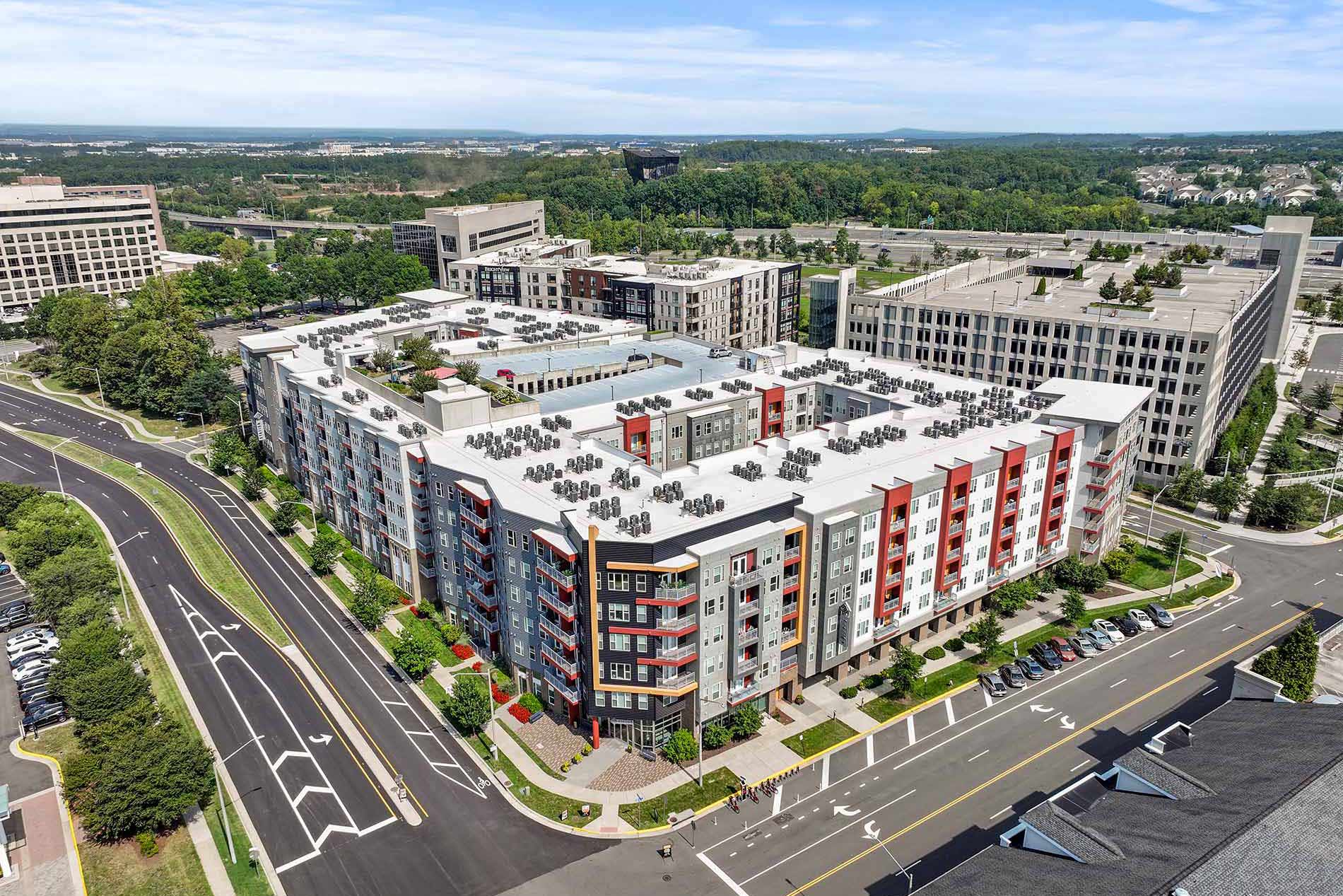 Station On Silver apartments located in the Herndon neighborhood of Washington DC features updated interiors, outdoor amenities, and is located near the Dulles Airport