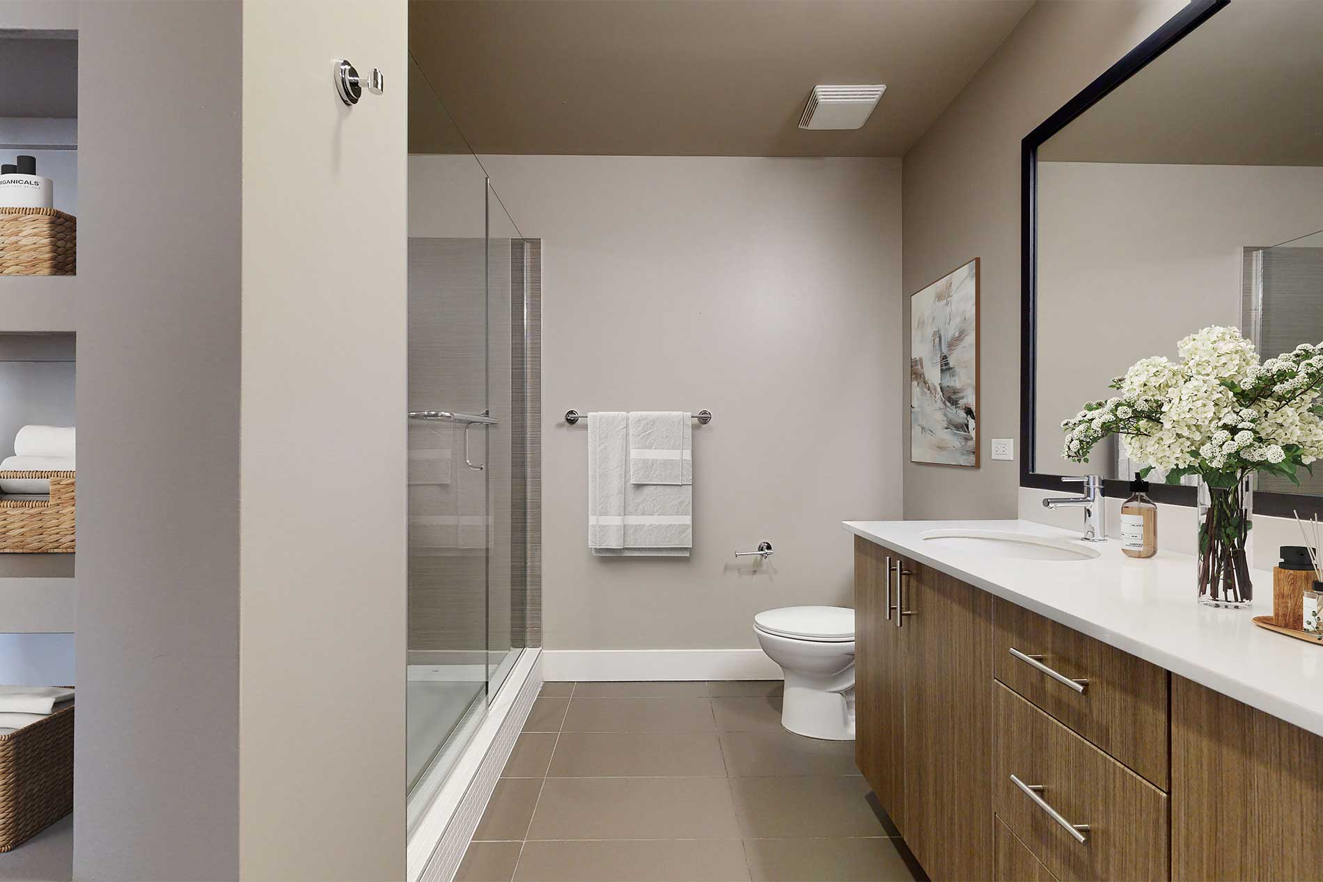 Steele Creek apartment bathroom