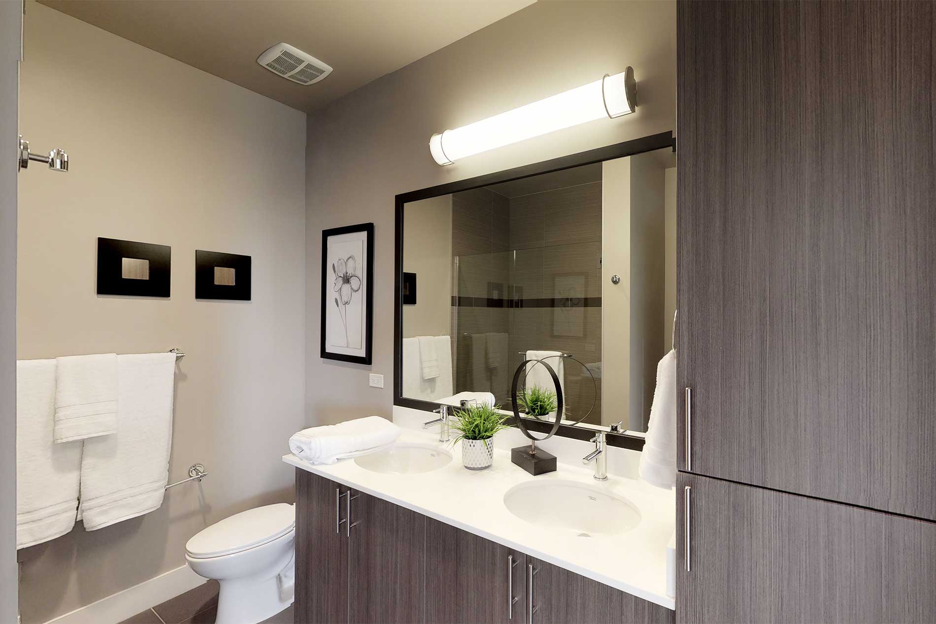 Steele Creek apartment bathroom