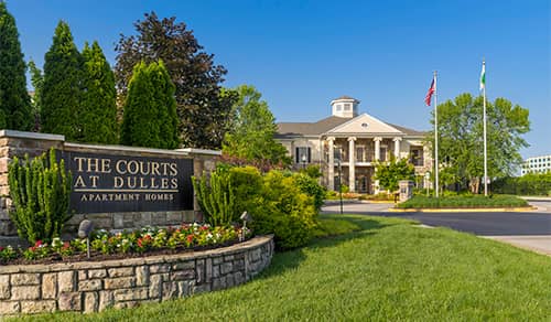 The Courts at Dulles Sign