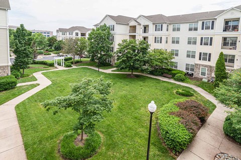 Courts At Dulles exterior building and courtyard