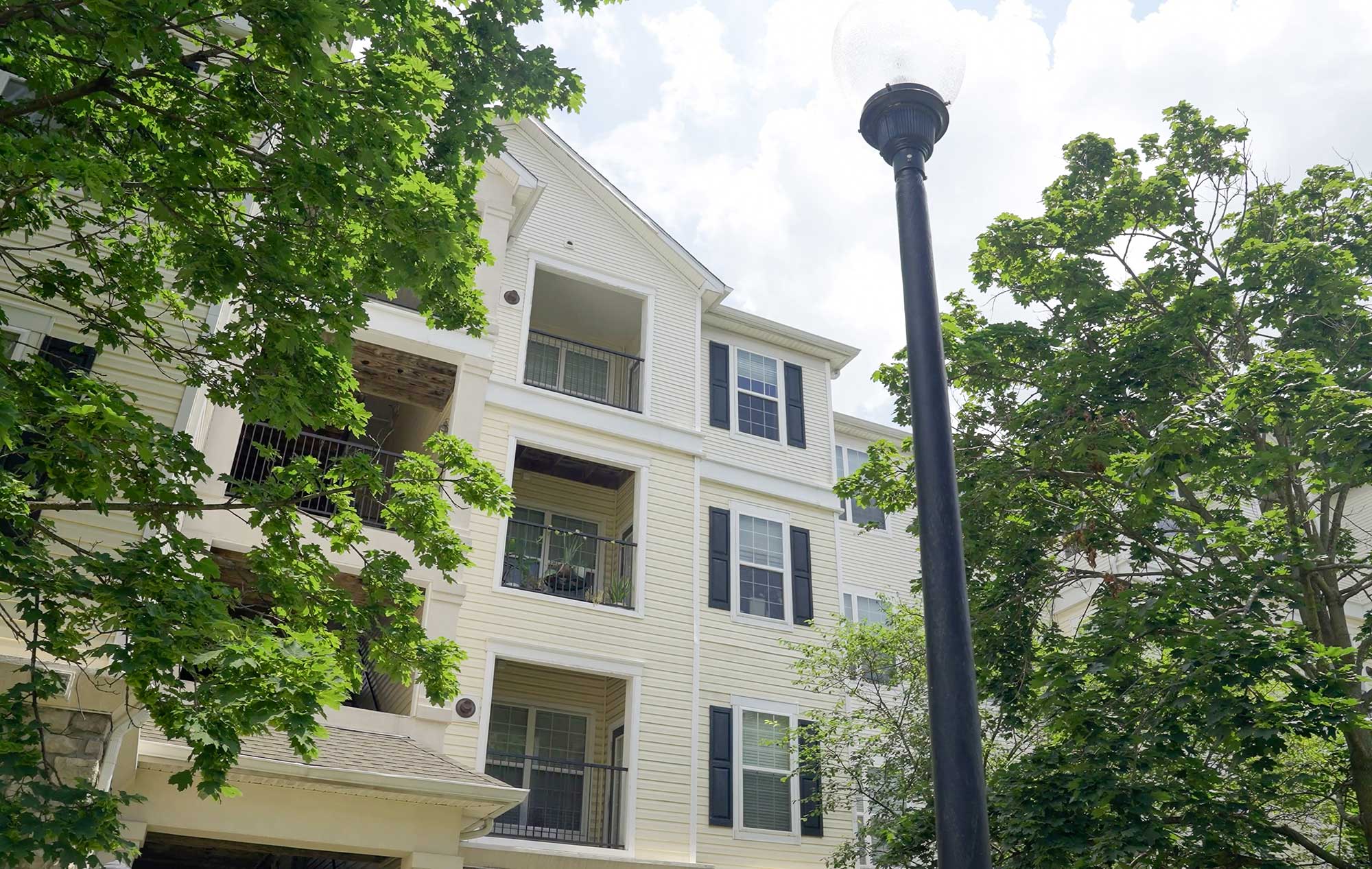Courts At Dulles building exterior