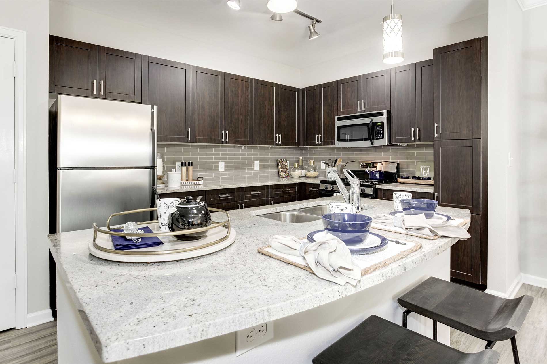 Modern finishes in a one bedroom apartment in Woodbridge, VA