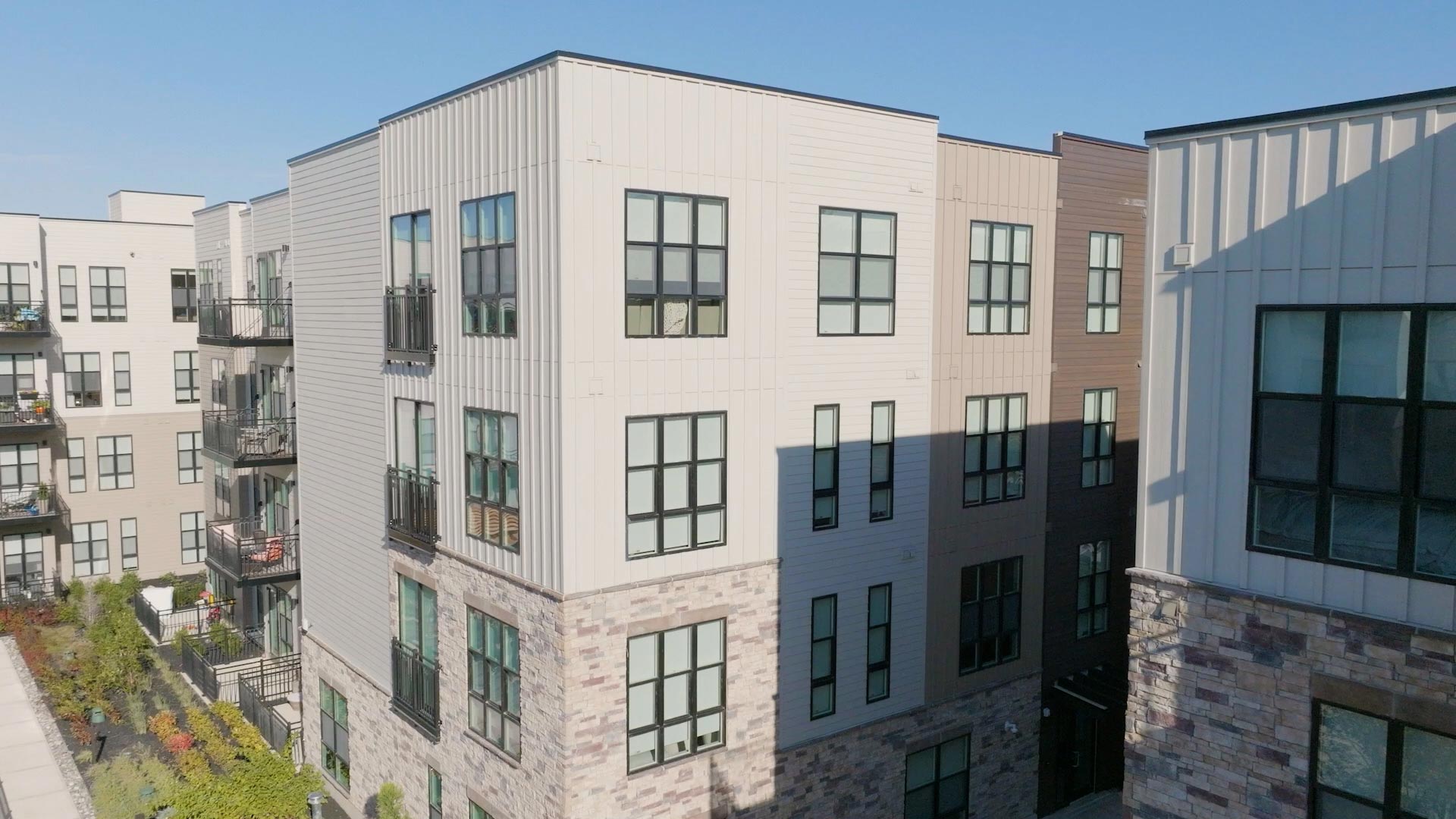 The George apartments in Valley Forge Philadelphia features landscaped courtyards, resort-style pool, and gaming courtyard with fire pits