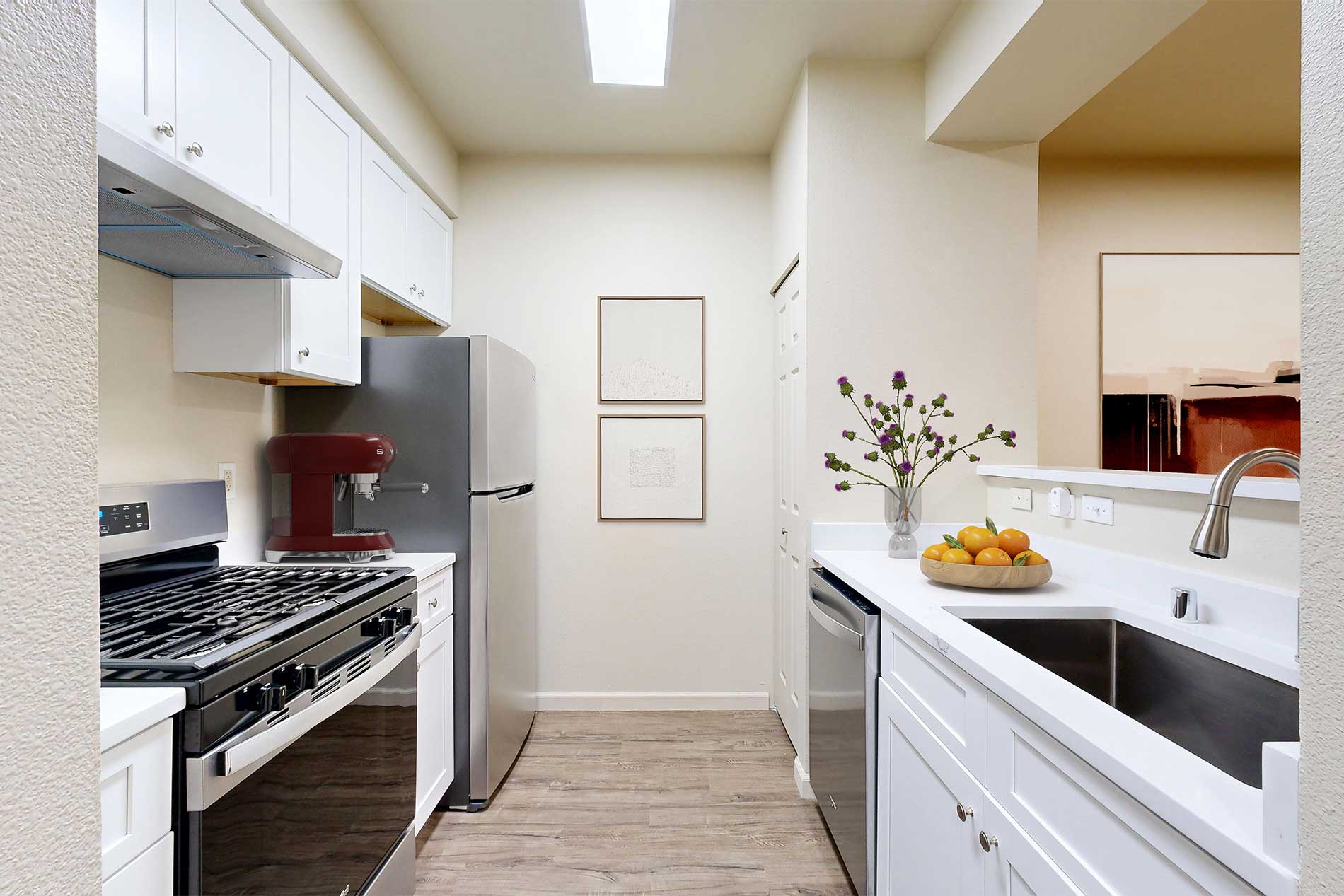 The Hawthorne apartment kitchen