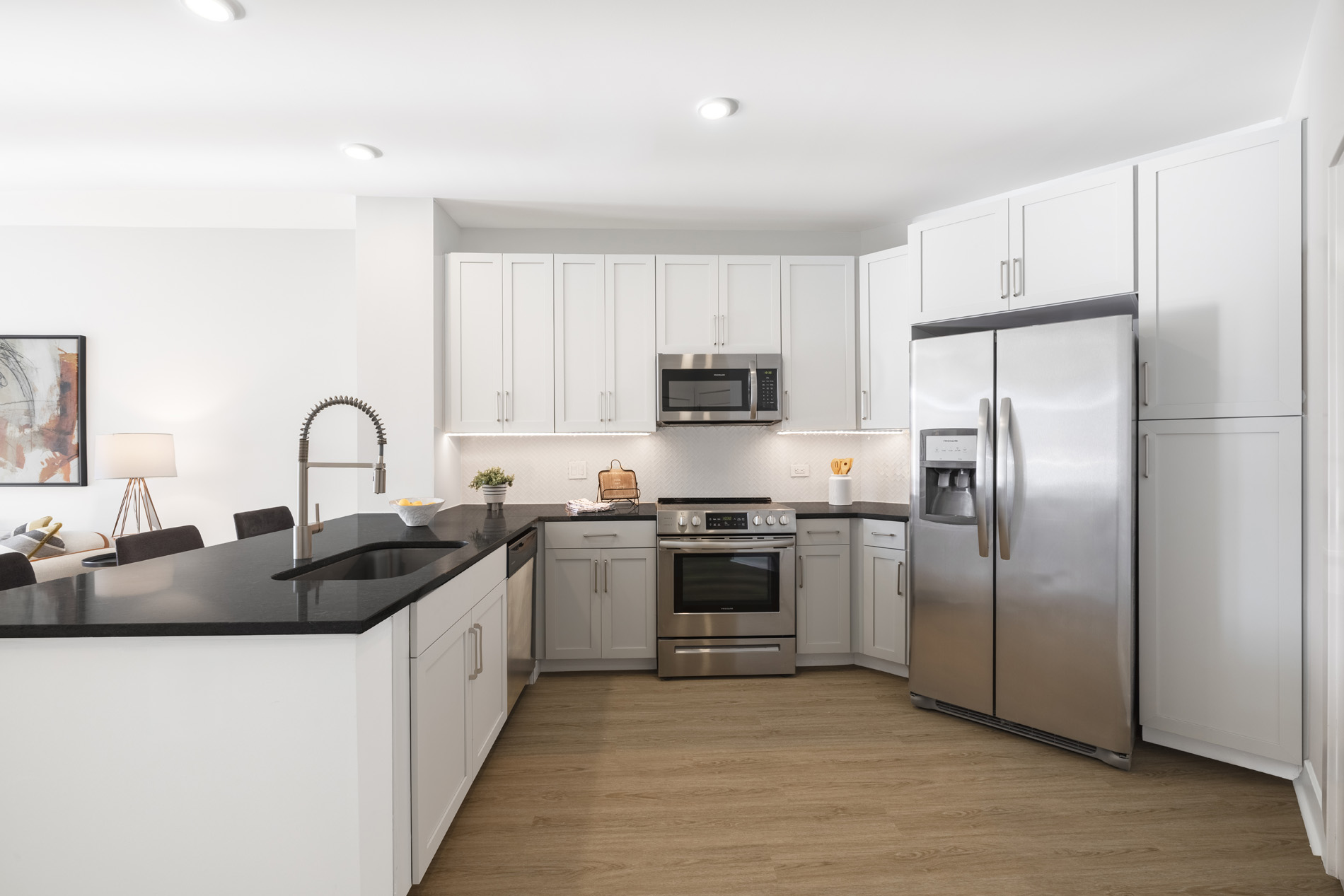 The Smith apartments in King of Prussia Philadelphia features updated interiors with stainless steel appliances and quartz countertops