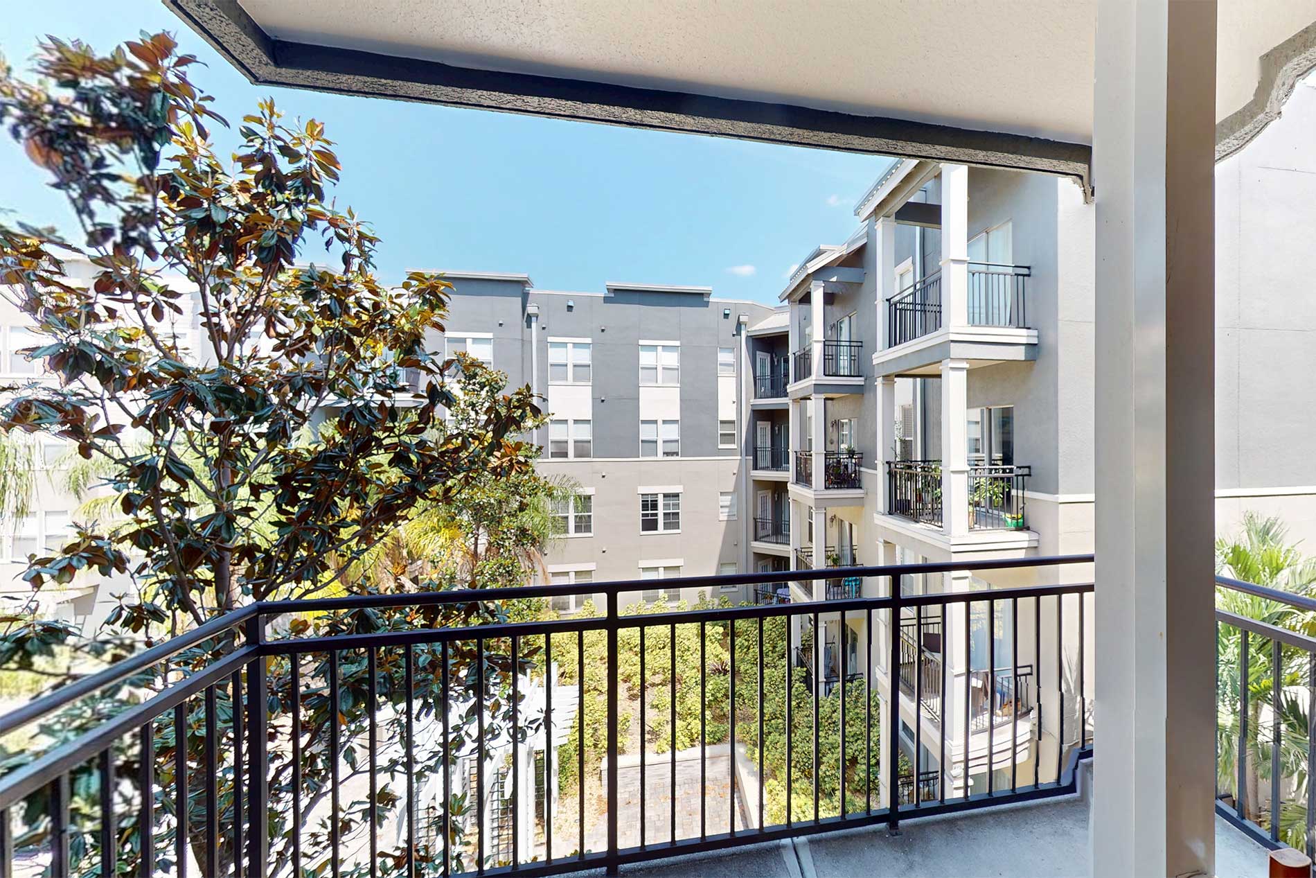 The Vintage Lofts at West End apartment patio