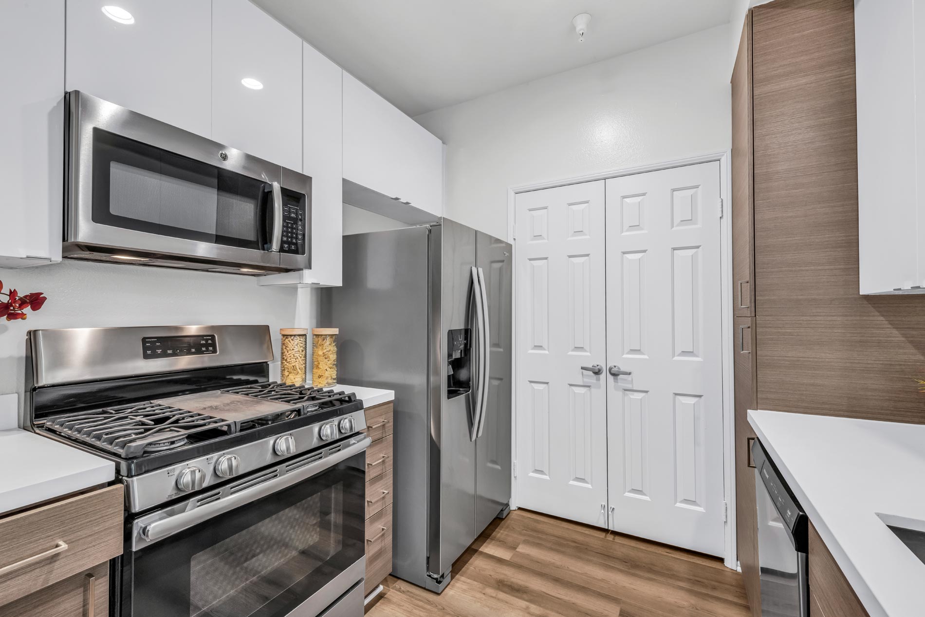 Tierra Del Rey staged kitchen