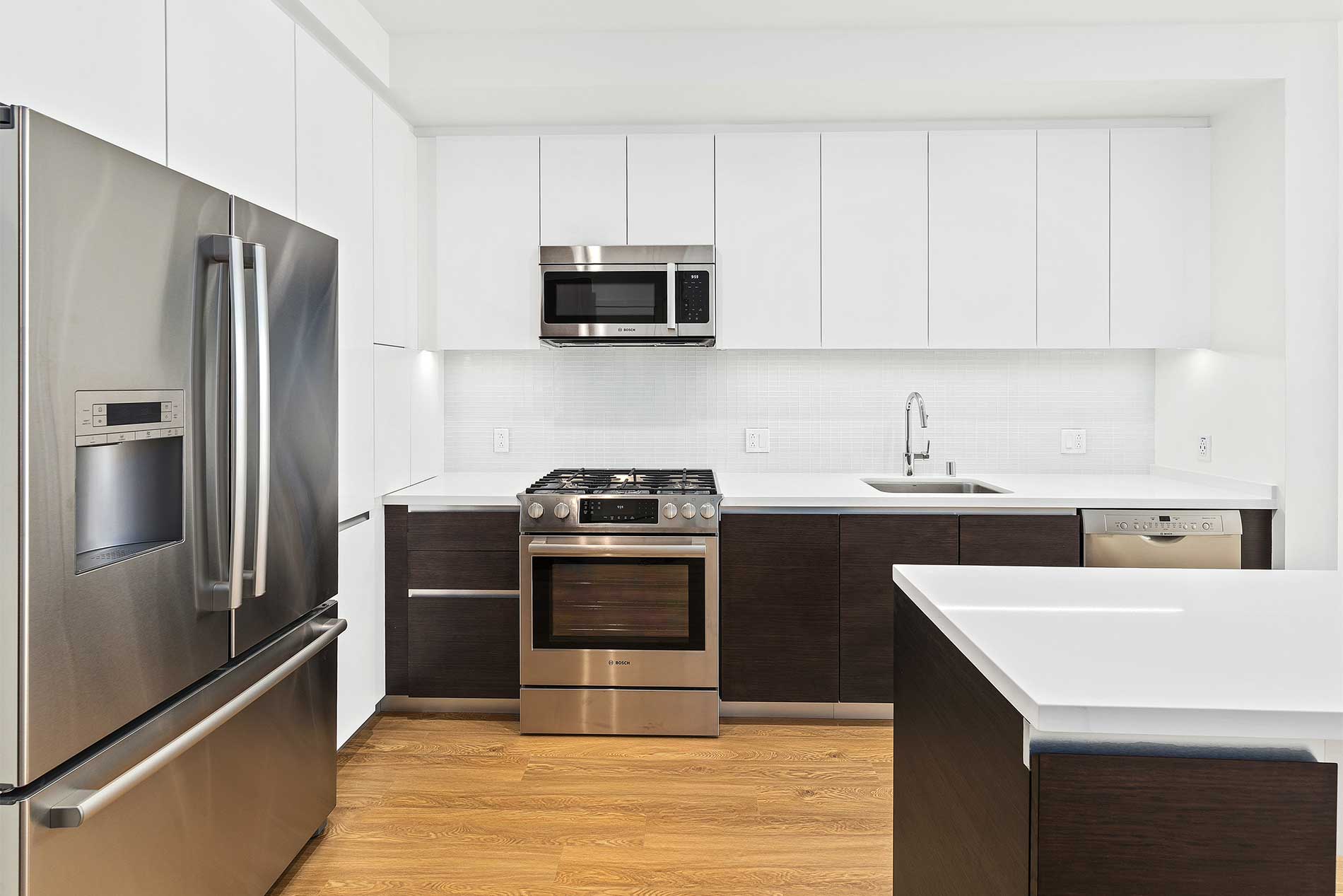 Vision on Wilshire apartment kitchen