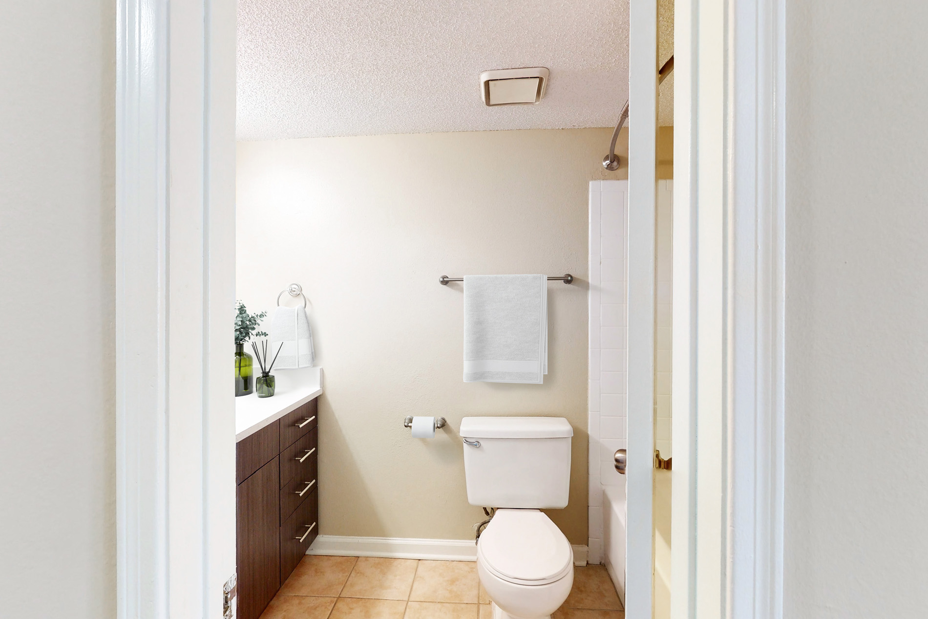 Wellington Place staged bathroom